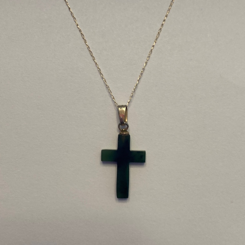 Green Cross Pendant Necklace 💚